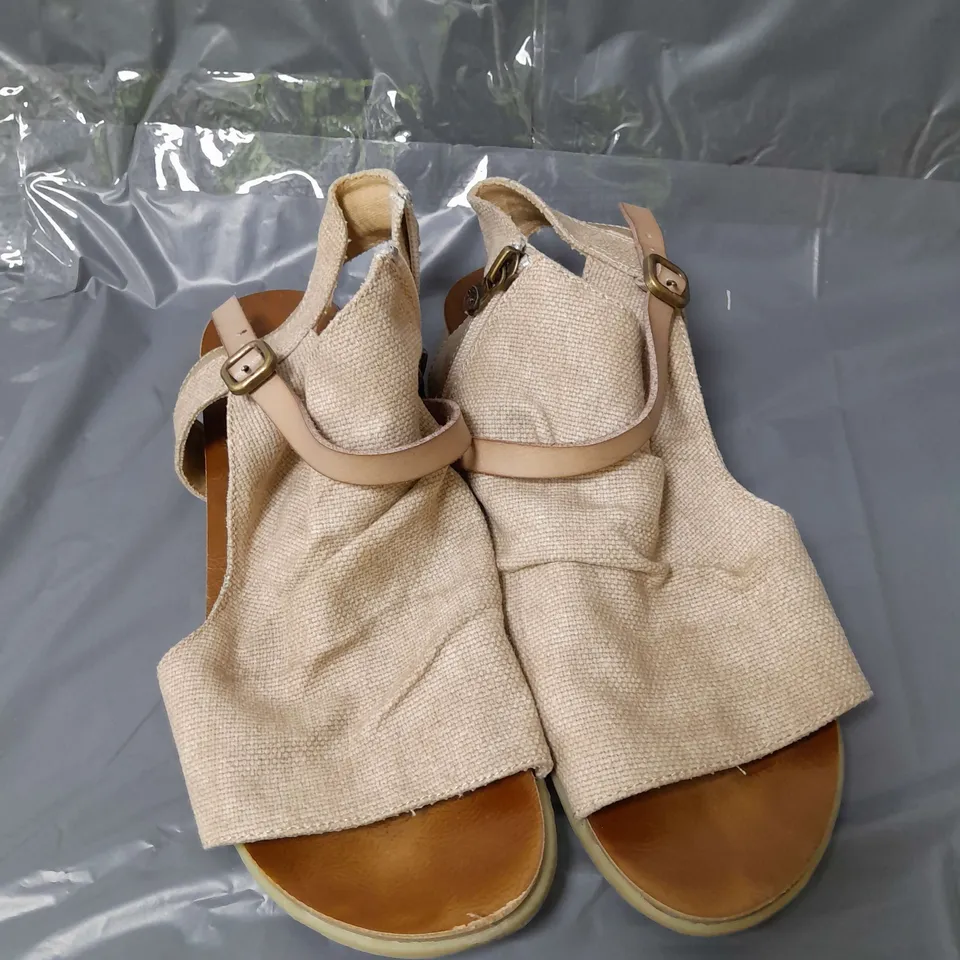 BLOWFISH MALIBU BUTTERFLY SANDALS CASHEW SIZE 6