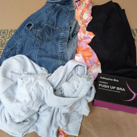 APPROXIMATELY 25 ASSORTED CLOTHING ITEMS IN VARIOUS SIZES, STYLES & COLOURS TO INCLUDE BRANDS SUCH AS ZARA, POETRY, REPLAY, ETC - COLLECTION ONLY