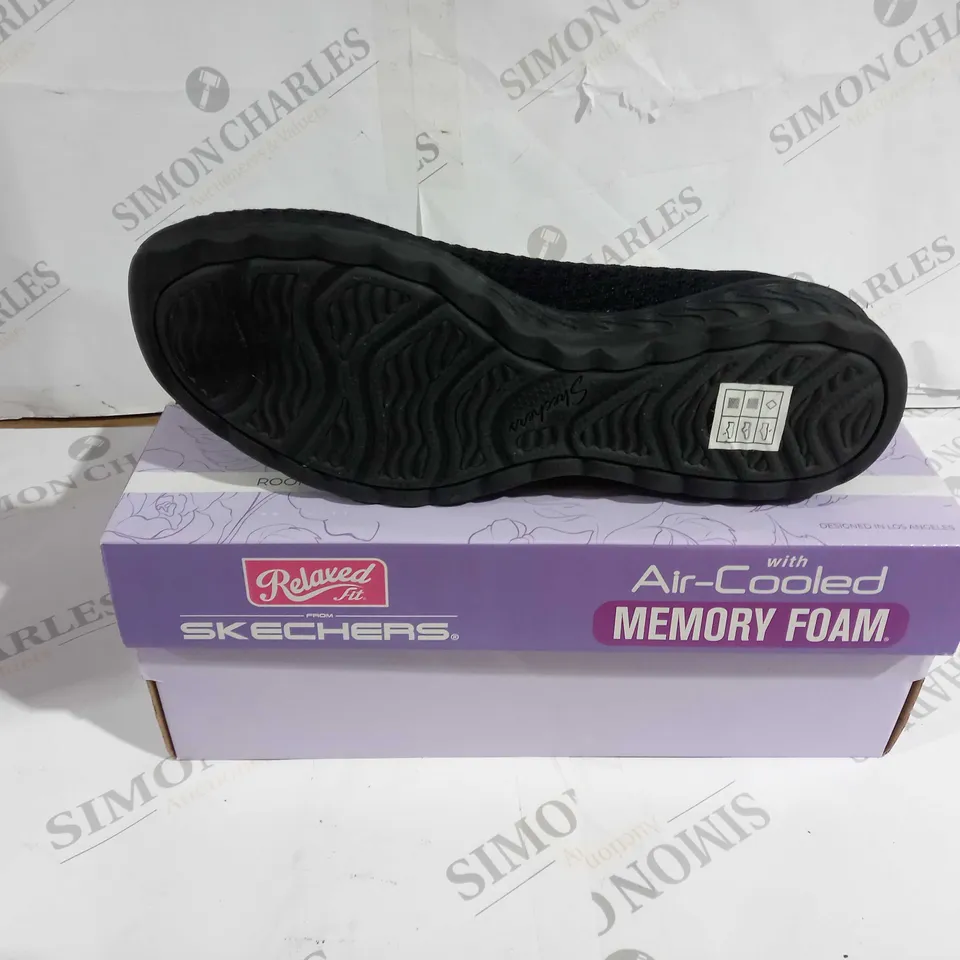 BOXED PAIR OF SKECHERS RELAXED FIT SHOES BLACK UK SIZE 7