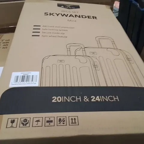 BOXED LUGG 2PCS SET SKYWANDER TRAVEL SUITCASE MINT