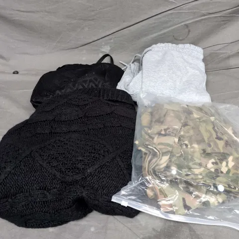 BOX OF APPROXIMATELY 20 ASSORTED CLOTHING ITEMS TO INCLUDE JUMPER, TOPS, TROUSERS, ETC