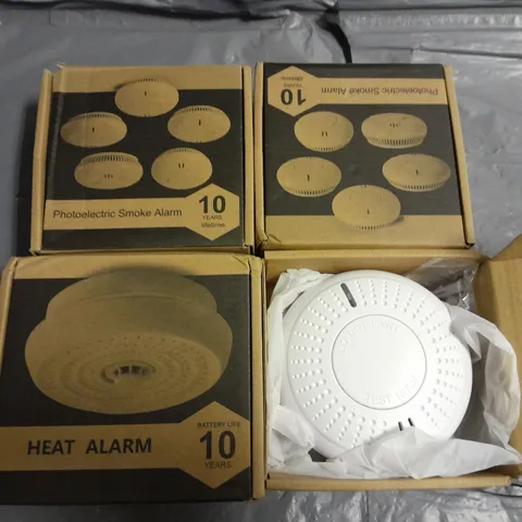 LOT OF 4 BOXED HOME SAFETY ITEMS INCLUDES 2 PHOTOELECTRIC SMOKE ALARMS AND HEAT ALARM