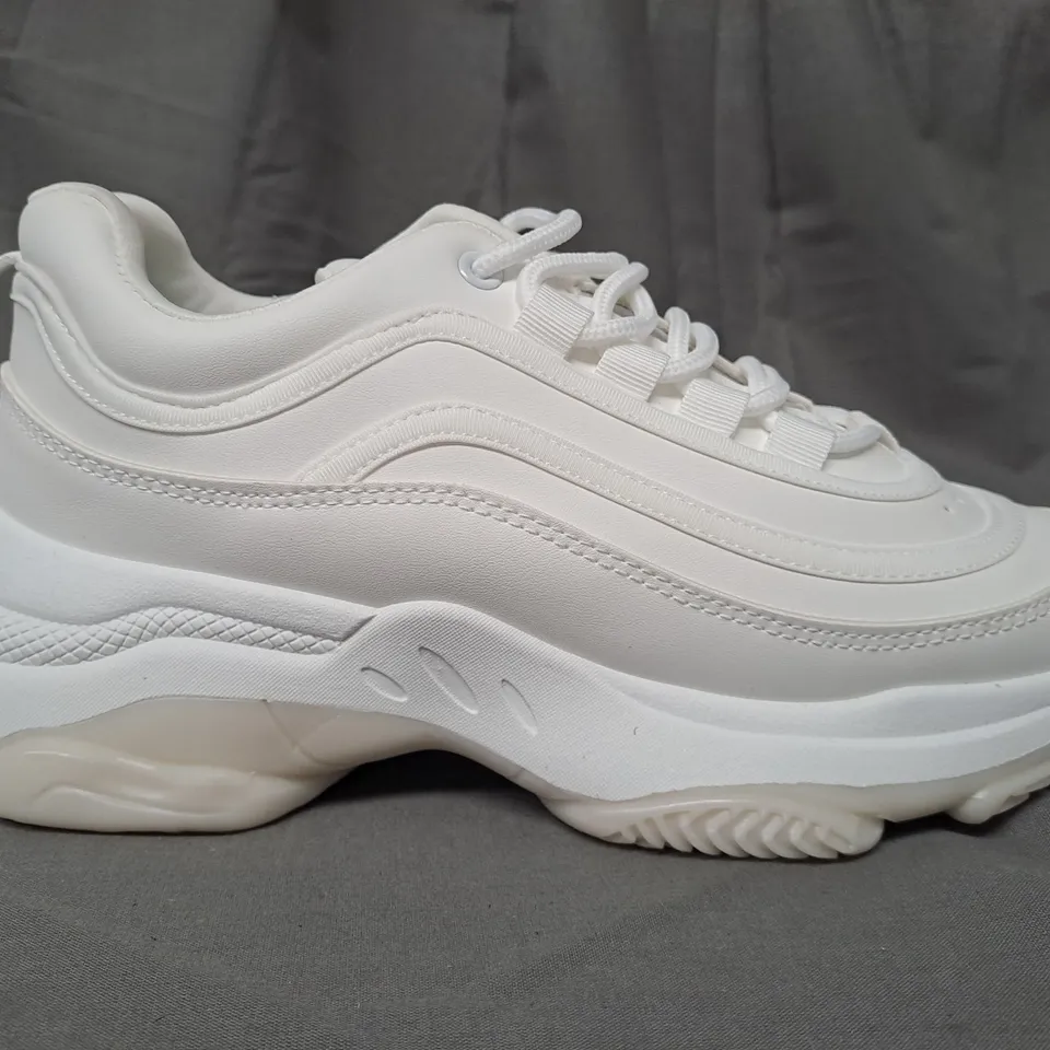 BOXED PAIR OF KOI VEGAN LIZZIES V2 EXTRA CHUNKY TRAINERS IN WHITE UK SIZE 7