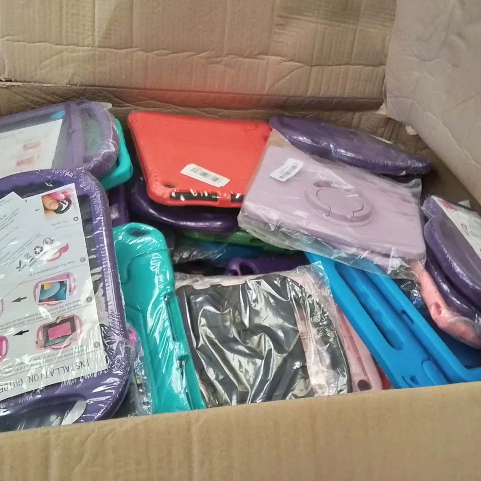 PALLET CONTAINING A LARGE QUANTITY OF TABLET CASES AND SCREEN PROTECTORS 