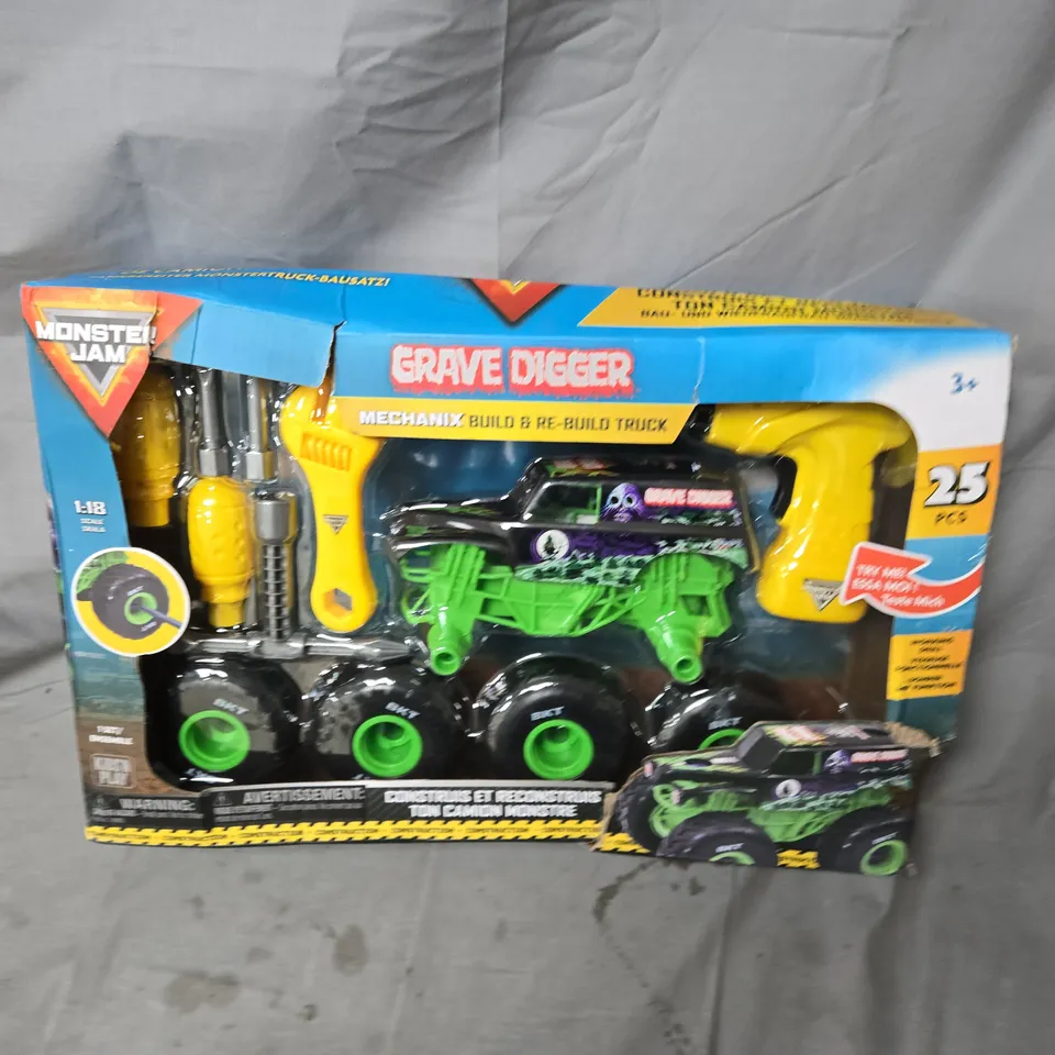 GRAVE DIGGER MONSTER JAM BUILD & REBUILD TRUCK – 1:18 SCALE