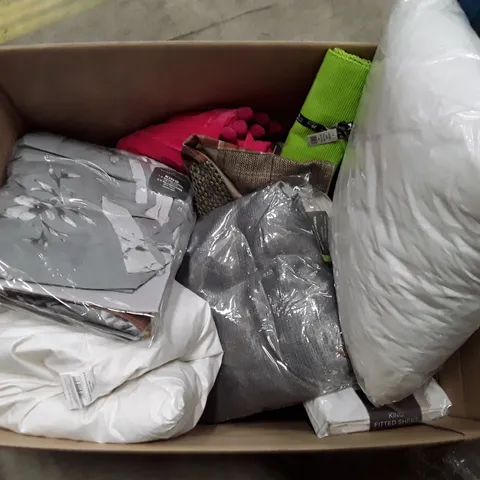 BOX CONTAINING ASSORTED TEXTILE PRODUCTS INCLUDING DUVET SET, CUSHION & CURTAINS