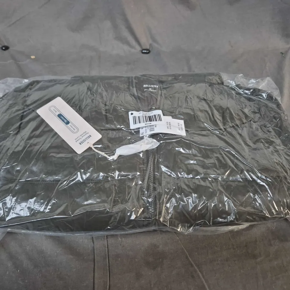 HOLLISTER PADDED COAT - SIZE M