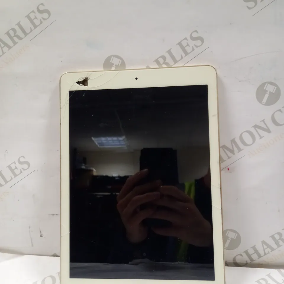 APPLE IPAD MODEL A1822