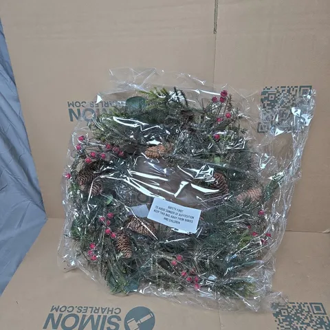 2 X GISELA GRAHAM FROSTED BERRY/CONE FESTIVE WREATH BOXED