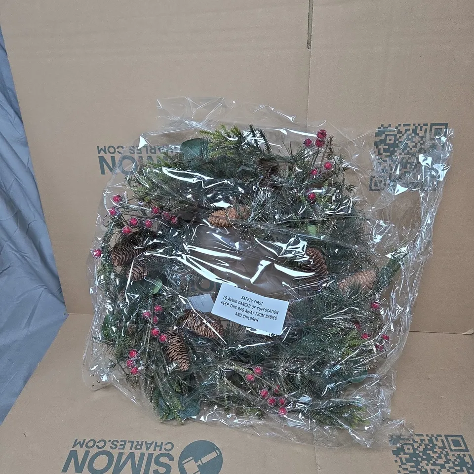 2 X GISELA GRAHAM FROSTED BERRY/CONE FESTIVE WREATH BOXED