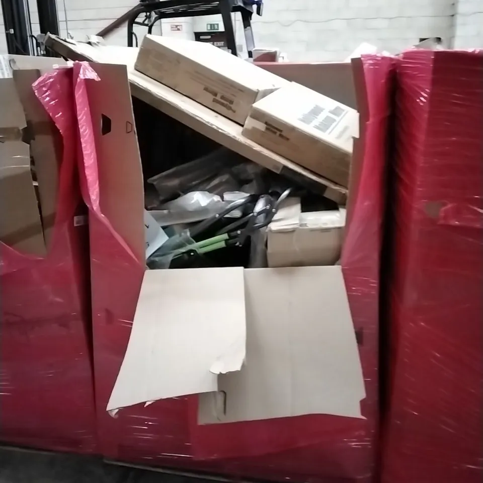 PALLET OF ASSORTED HOUSEHOLD GOODS AND PRODUCTS TO INCLUDE; HOLLYWOOD MAKEUP MIRRORS, TOILET UNBLOCKERS, CAMPING CHAIR, BOXED FURNITURE ETC