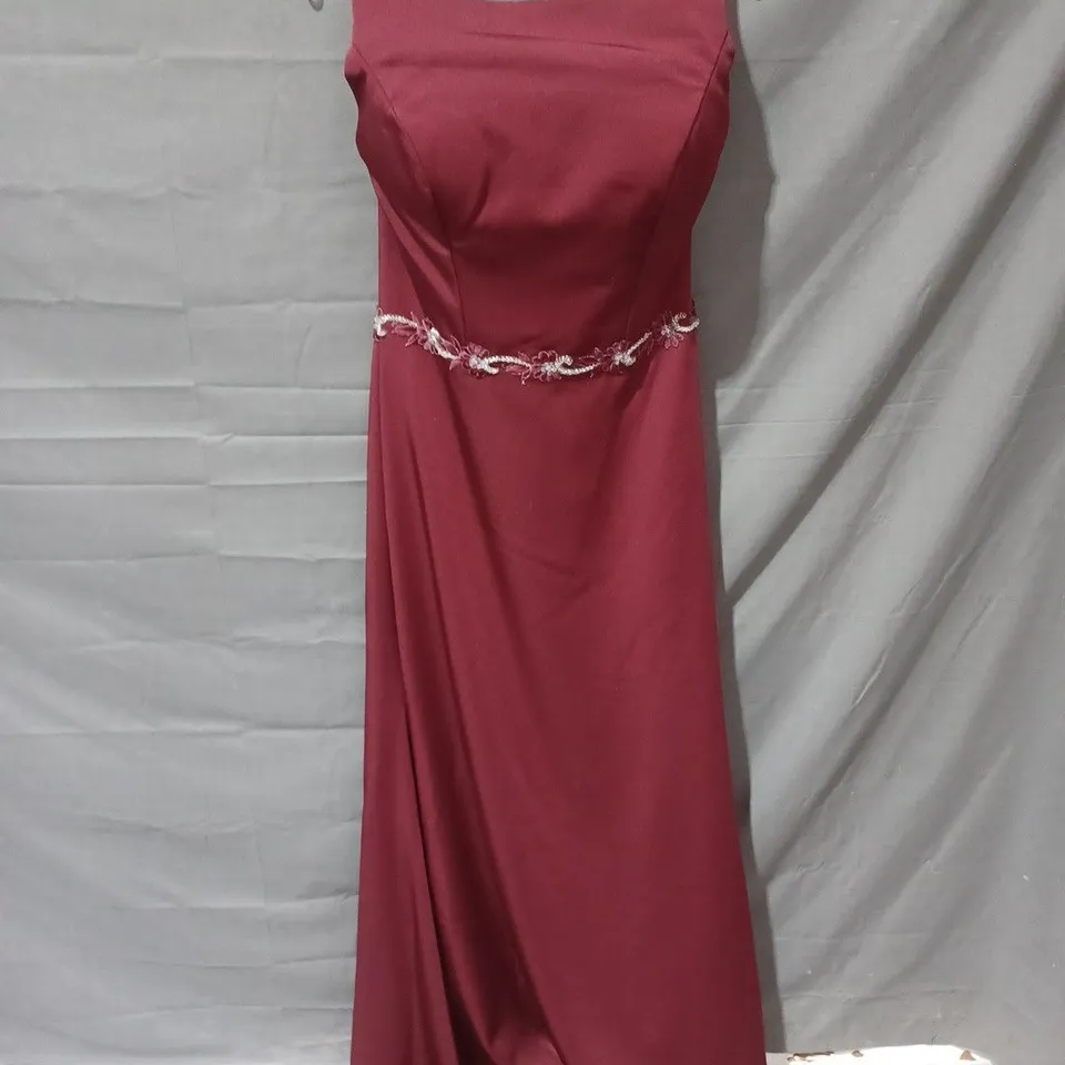 GINO CERRUTI FLORAL DETAIL OPEN BACK DRESS IN RED - LARGE