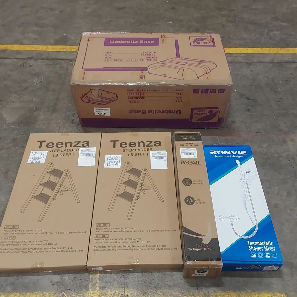 PALLET OF ASSORTED ITEMS INCLUDING: TEENZA STEP LADDERS, ADJUSTABLE BADMINTON NET, THERMOSTATIC SHOWER MIXER, UMBRELLA BASE ECT