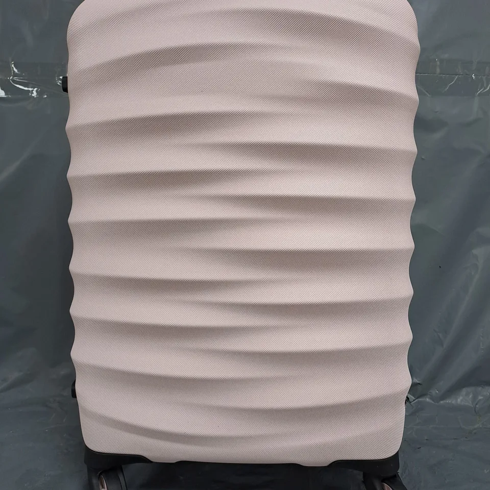 IT LUGGAGE PINK HARDSHELL SUITCASE - CABIN
