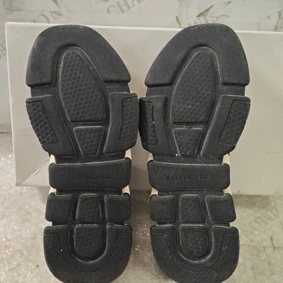 PAIR OF BALENCIAGA FABRIC TRAINERS IN BLACK - UK9