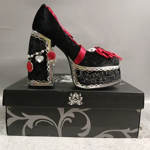 BOXED PAIR OF KOI TWILIGHT SAGA THE COLD ONES MIDNIGHT VELVET ORNATE HEELS IN BLACK SIZE UK 4