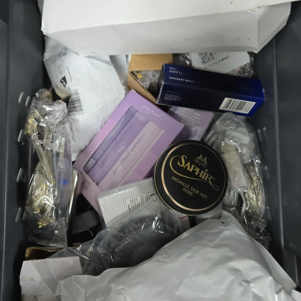 APPROXIMATELY 15 ASSORTED HOUSEHOLD PRODUCTS TO INCLUDE DETERGENT SHEETS, SUSHI ROLLER, PEN SET ETC 