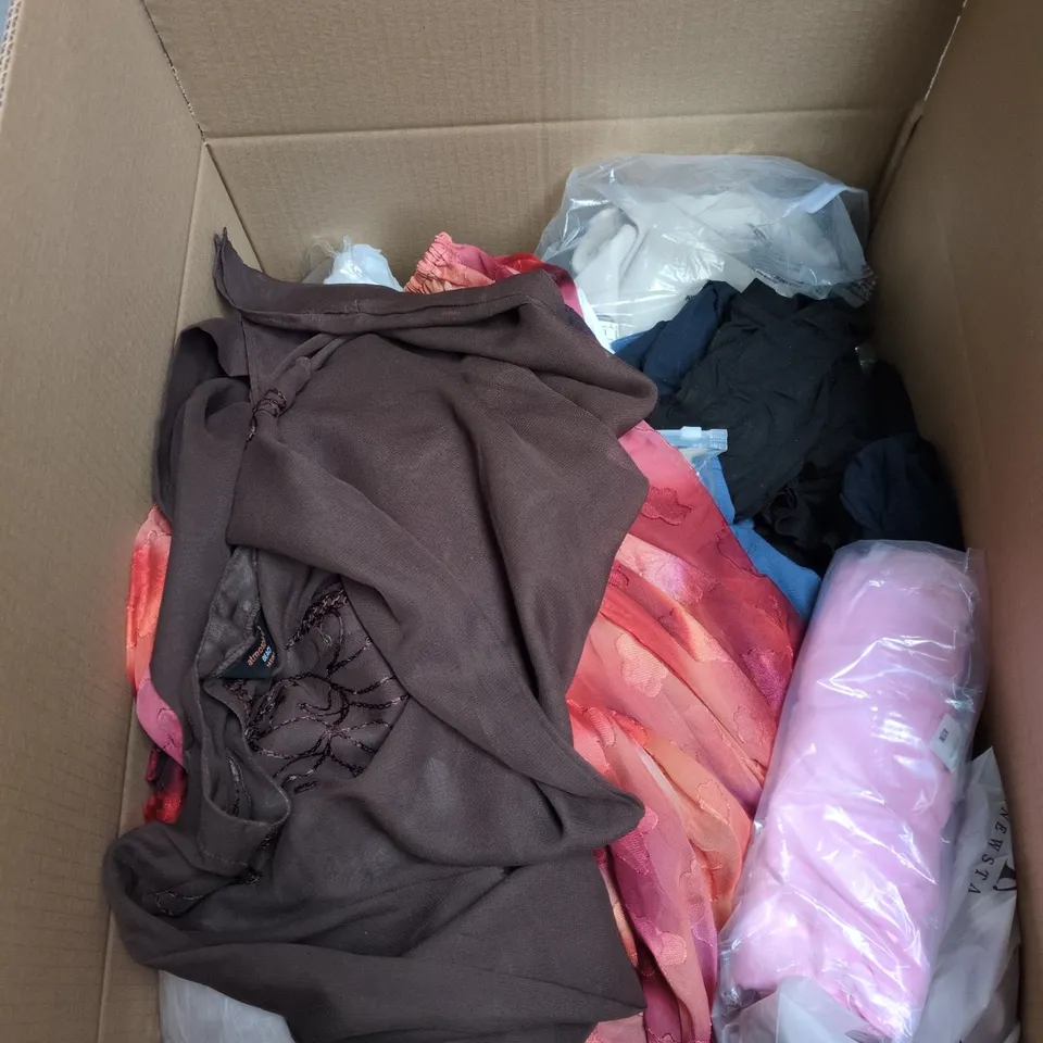 BOX OF APPROXIMATELY 25 ASSORTED CLOTHING ITEMS TO INCLUDE ASOS KNITTED JUMPER, BABY TROUSERS, TROUSERS ETC