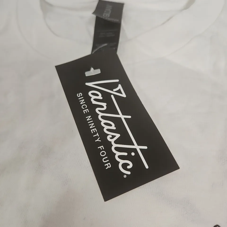 GILDAN WHITE T‑SHIRT WITH THE FANTASTIC BEACH BAR GRAPHIC – XL