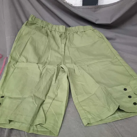 KHAKI SHORTS SIZE L