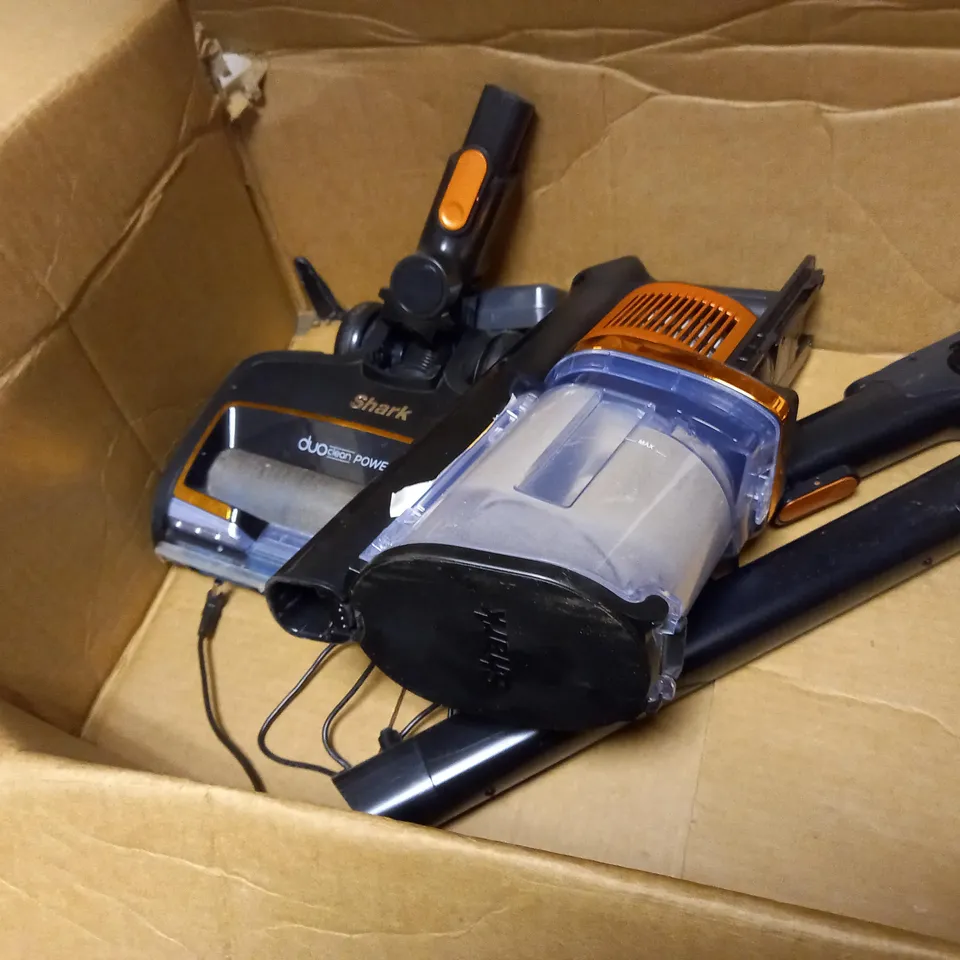 SHARK CORDLESS STICK VACUUM CLEANER IZ300UK