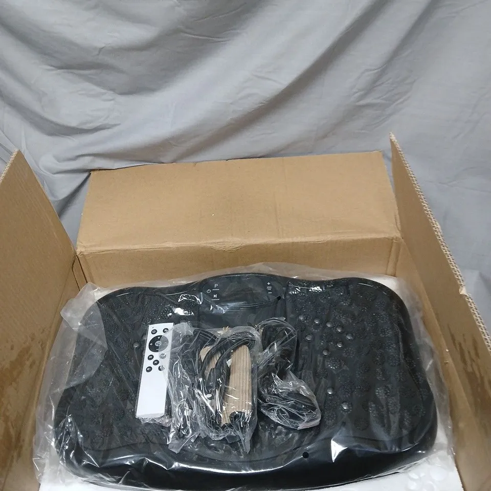 FITNESS VIBRATION PLATFORM MACHINE WITH RESISTANCE BANDS – BOXED (INCLUDES POWER CORD & USER MANUAL)