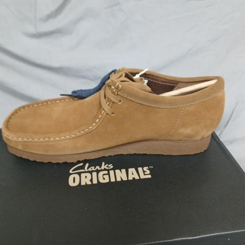 BOXED CLARKS ORIGINALS WALLABEE SHOES IN COLA SUEDE -  UK 10½G