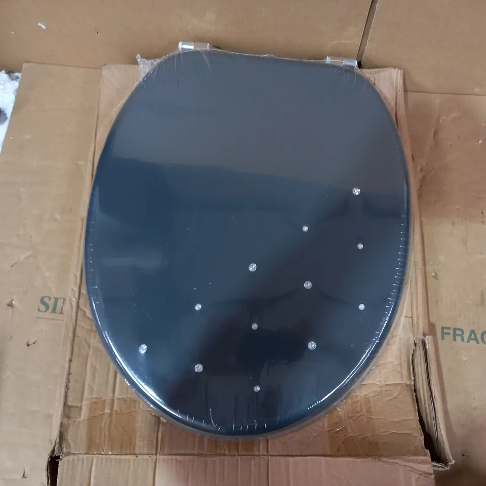 BOXED DESIGNER MDF GREY JEWELLED DETAIL TOILET SEAT