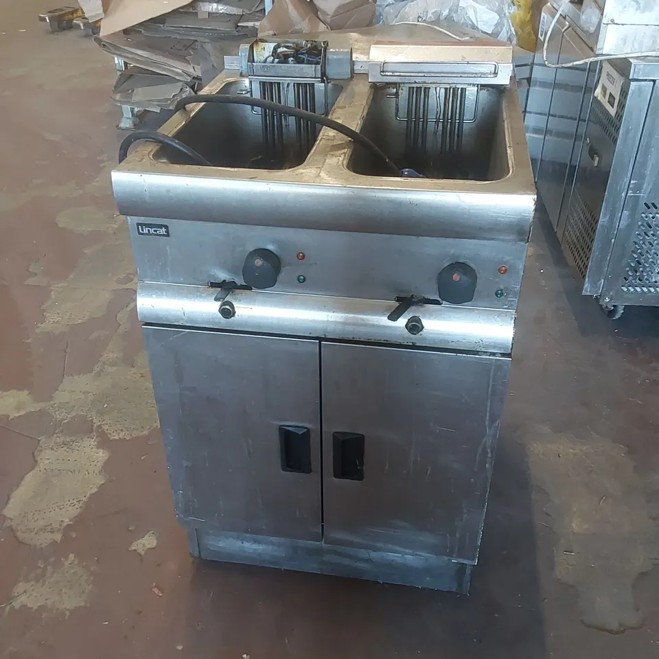 LINCAT TWIN TANK ELECTRIC FRYER