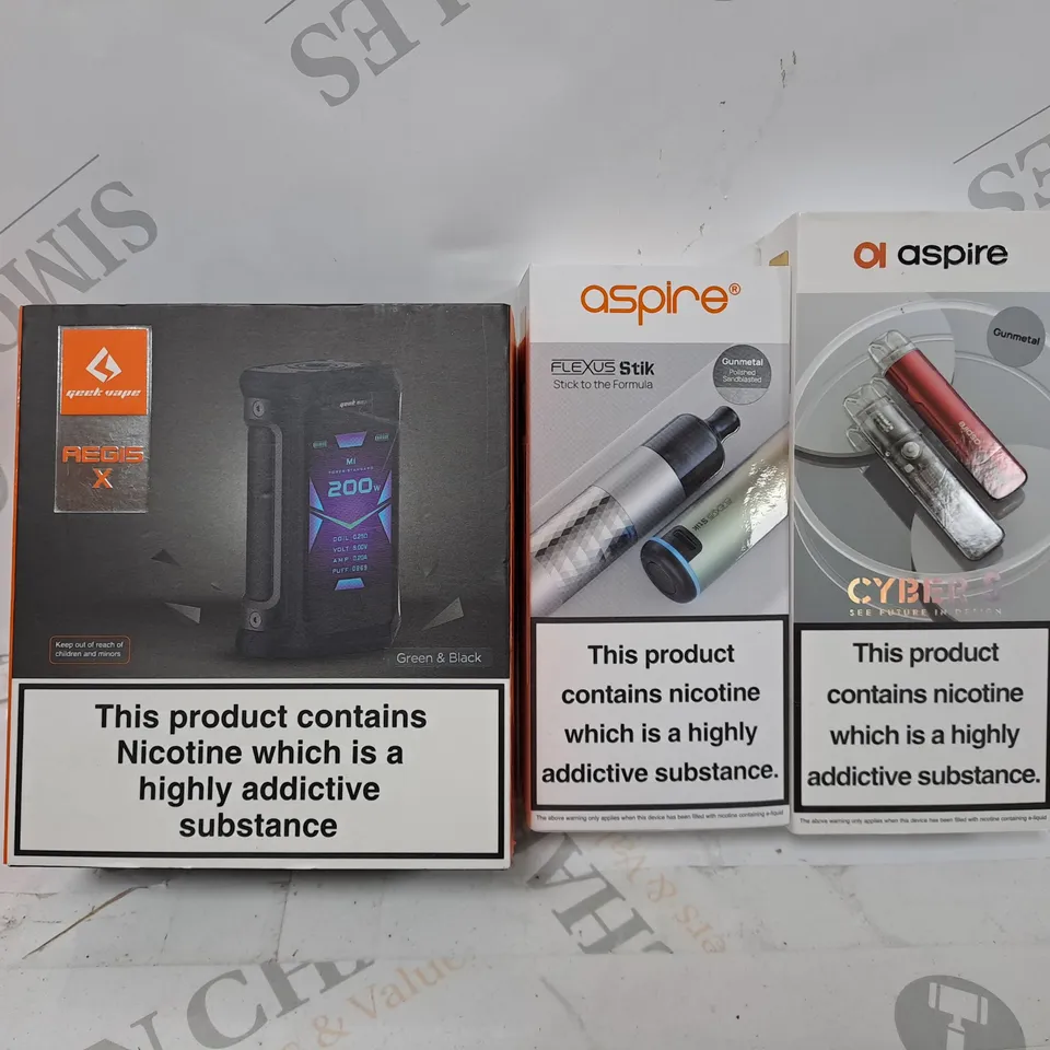 APPROXIMATELY 20 VAPES & E-CIGARETTES TO INCLUDE - ASPIRE CYBER 3 - ASPIRE FLEXUS STIK - GEEK VAPE REGIS X ECT