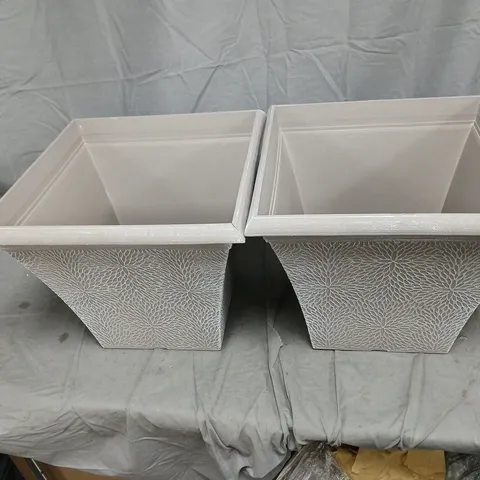 PAIR OF SQUARE TEXTURED GARDEN PLANTERS – LIGHT GREY