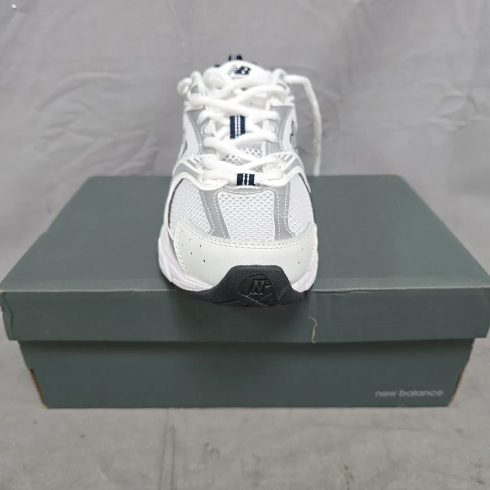 BOXED PAIR OF NEW BALANCE 530 TRAINERS IN WHITE/SILVER/NAVY SIZE UK 6