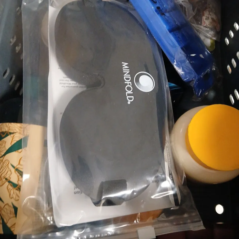 APPROXIMATEY 20 ASSORTED HEALTH AND BEAUTY PRODUCTS TO INCLUDE - BYOMA SENSITIVE RETINOL OIL - BAYLIS & HARDING BODY WASH - ELECTRIC CALLUS REMOVER - ETC