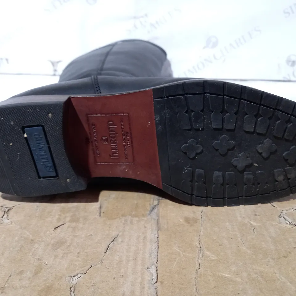 BOXED PAIR OF DUBARRY FAUX LEATHER BOOTS IN BLACK EU SIZE 40