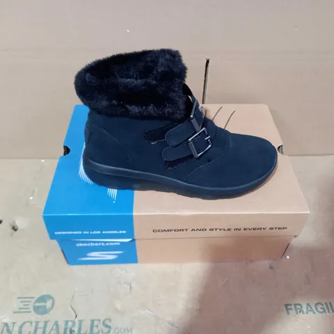 BOXED PAIR OF SKECHERS - SIZE 4.5