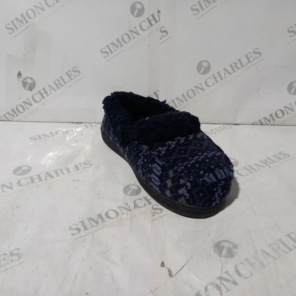 PAIR OF MUK LUKS ANAIS SLIPPERS IN BLUE UK SIZE 6