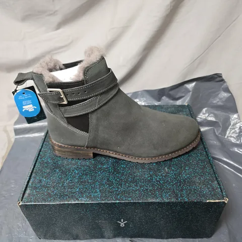 EMU AUSTRALIA WOMEN’S SUEDE ANKLE BOOTS WITH SHEARLING – GREY SIZE 8