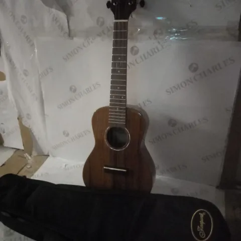 UKULELE WITH CASE