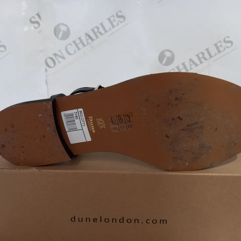 BOXED DUNE LONDON FLAT SANDALS IN BLACK - SIZE 7