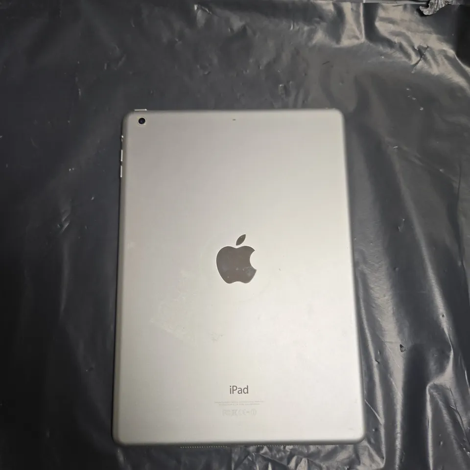 APPLE IPAD AIR TABLET - A1474 