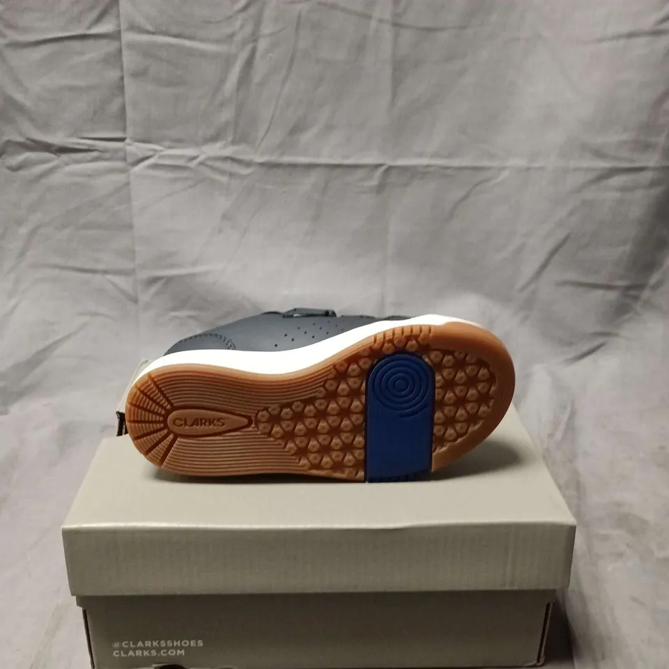 BOXED PAIR OF CLARKS URBAN SOLO K NAVY KIDS' SHOES – UK 8