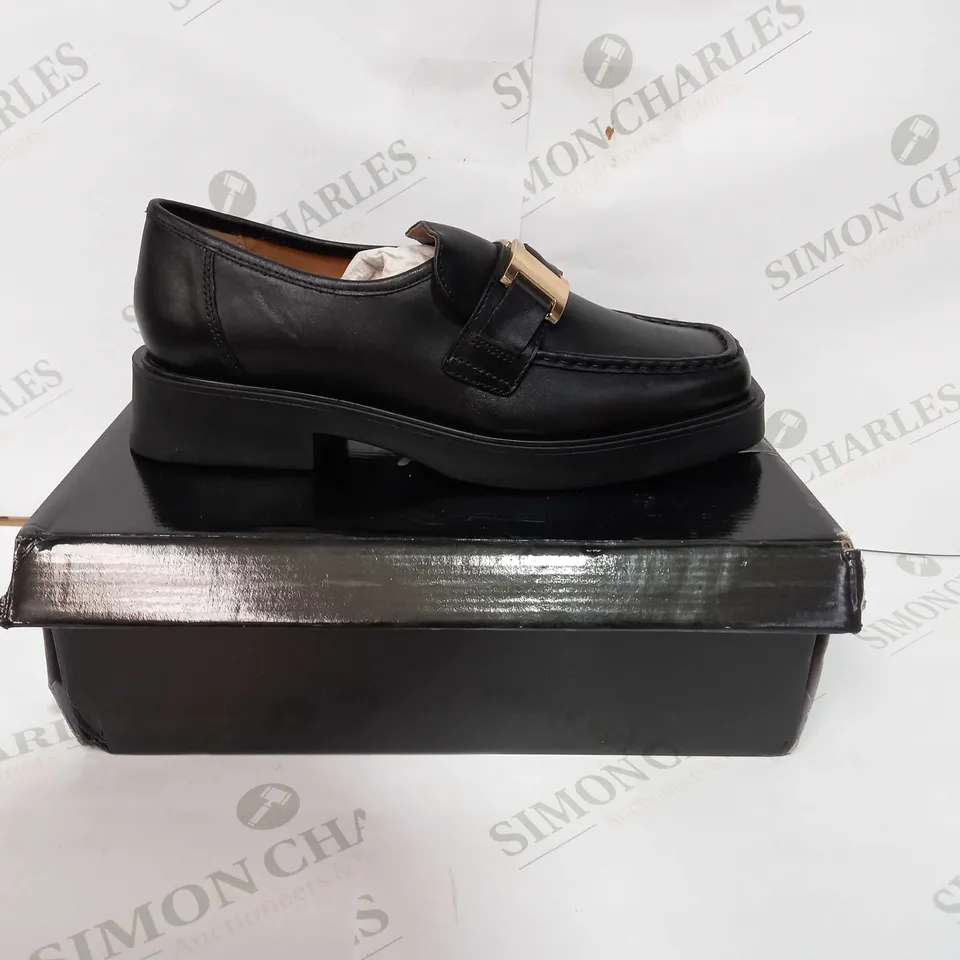 NASTLY GAL LEATHER BUCKLE SMOOTH CHUNKY LEATHER - UK 7 