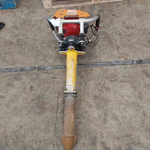 ROBEL 62.05 2 STROKE VERTICAL TAMPER - RAILWAY MAINTENANCE TOOL