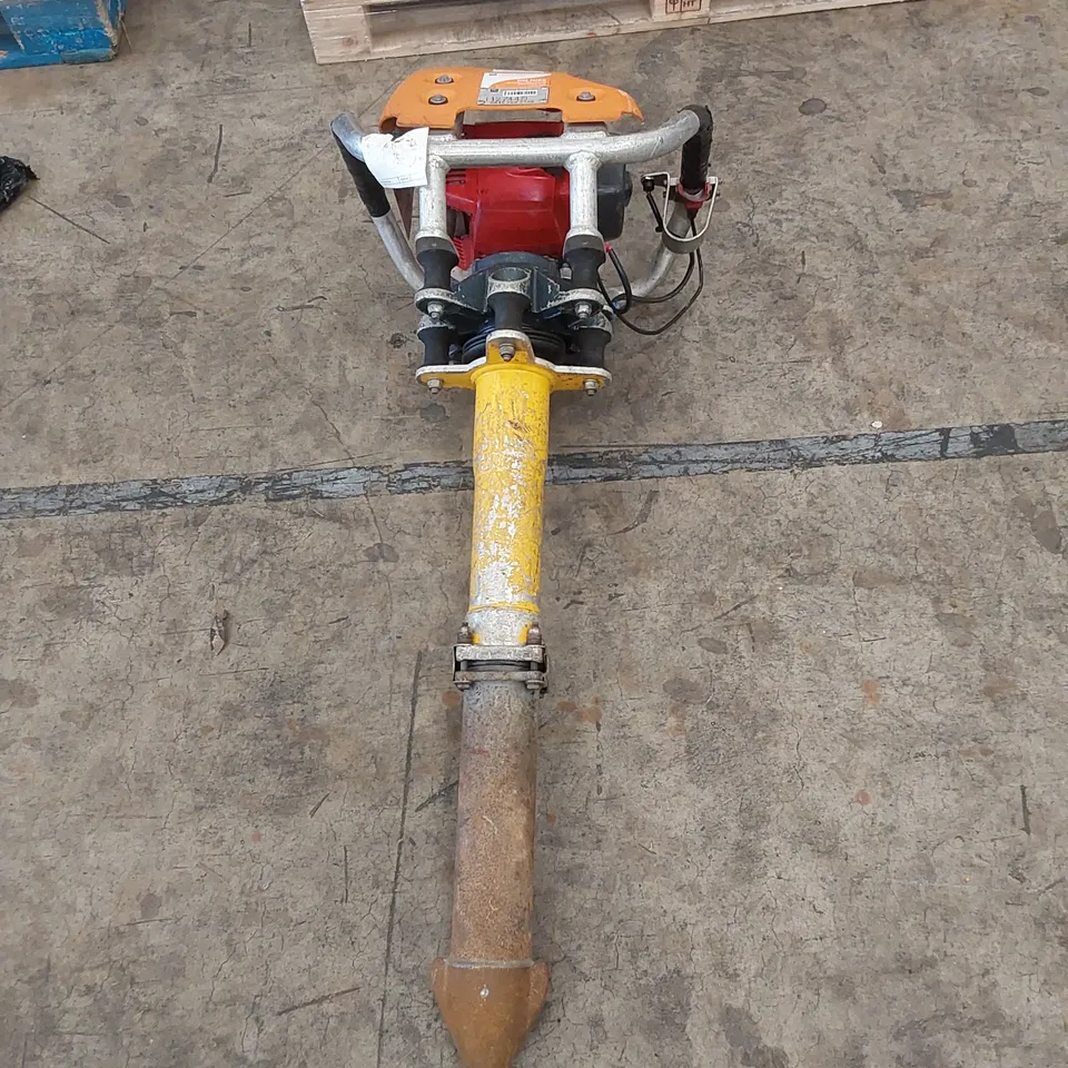 ROBEL 62.05 2 STROKE VERTICAL TAMPER - RAILWAY MAINTENANCE TOOL