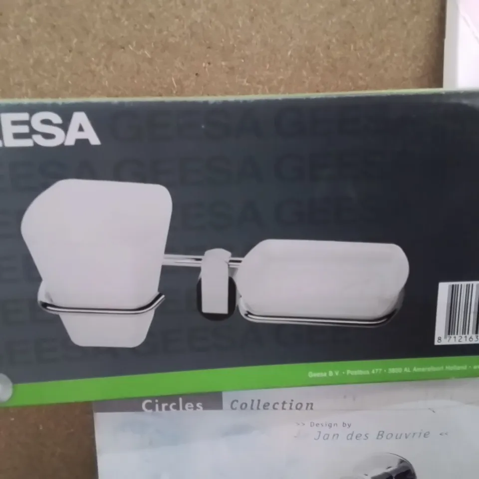 MIXED BOX OF BATHROOM FIXTURES: TOWEL HOLDERS, GLASS HOLDER, TOILET ROLL HOLDERS ECT.