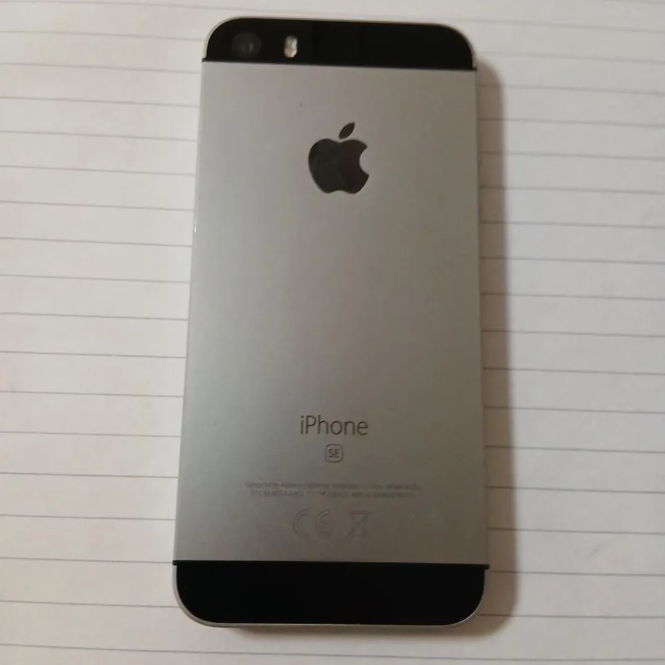 APPLE IPHONE SE (1ST GEN) 4-INCH SMARTPHONE – SILVER – BOXED