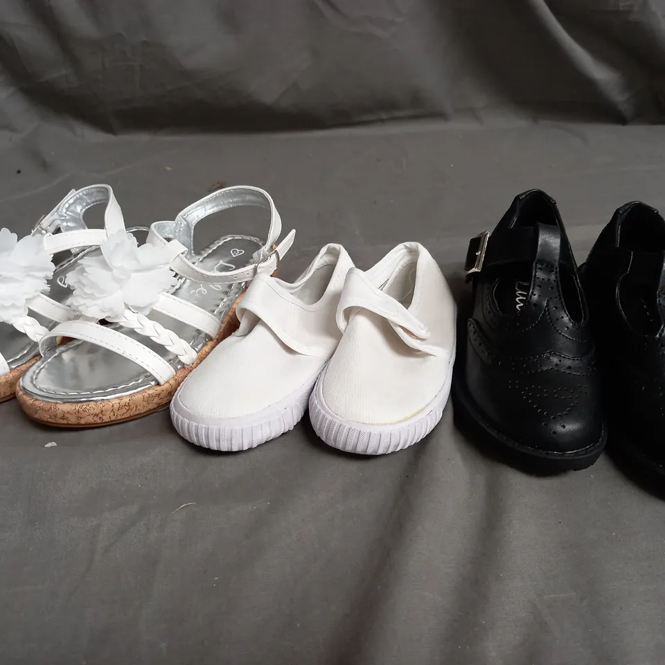 APPROXIMATELY 12 ASSORTED KIDS PAIRS OF SHOES IN VARIOUS COLOURS, STYLES, AND SIZES