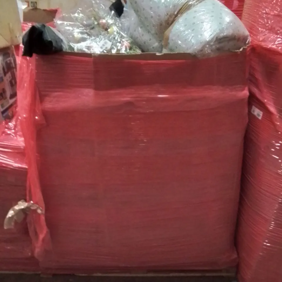 PALLET CONTAINING VARIOUS ASSORTED BOXED HOUSEHOLD ITEMS TO INCLUDE: LARGE PET BEDS, PET STAIRS, CAT TREADMILL AND LOTS MORE UNMARKED BOXED ITEMS 