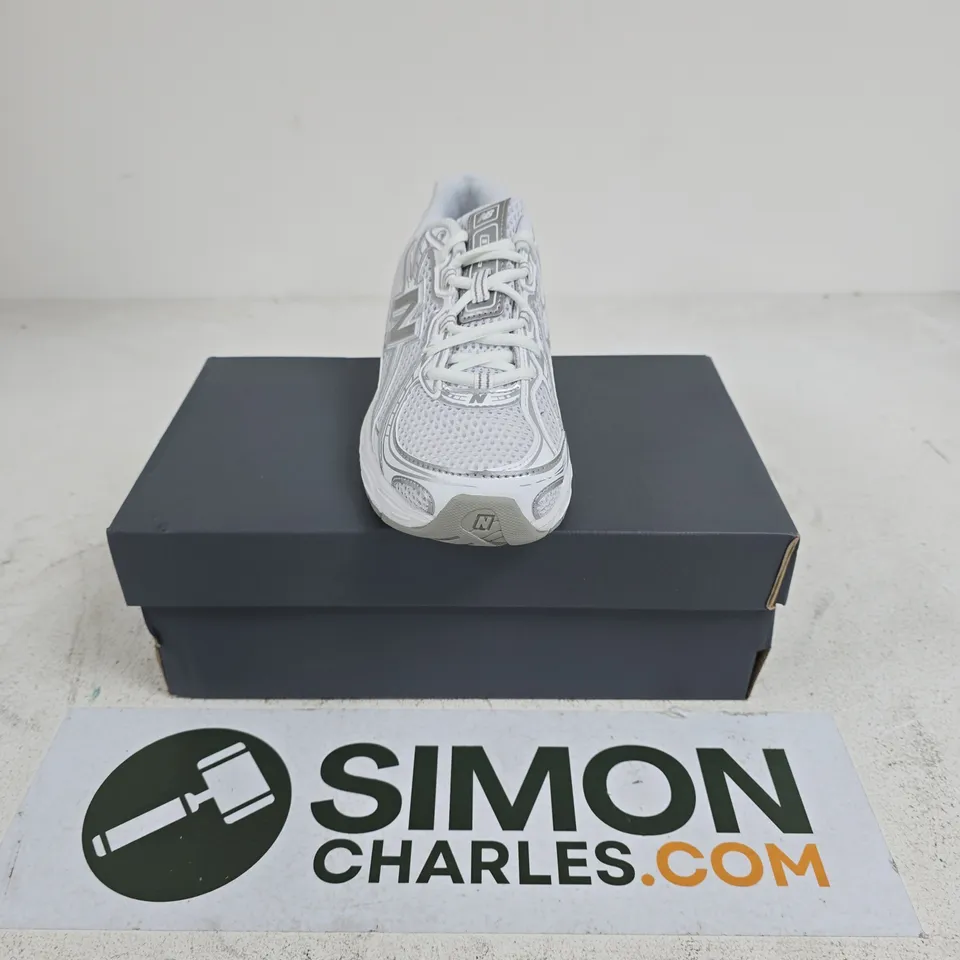 BOXED PAIR OF NEW BALANCE 740 TRAINERS IN WHITE/SILVER - UK 4.5