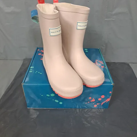 BOXED PAIR OF HOLLY & BEAU KIDS RAIN BOOT IN GREY/PINK SIZE 12